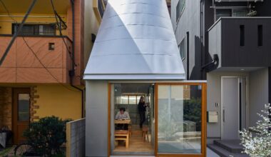 Questa minicasa a Tokyo sorprende per la sua forma a imbuto e gli interni in cemento — idealista/news