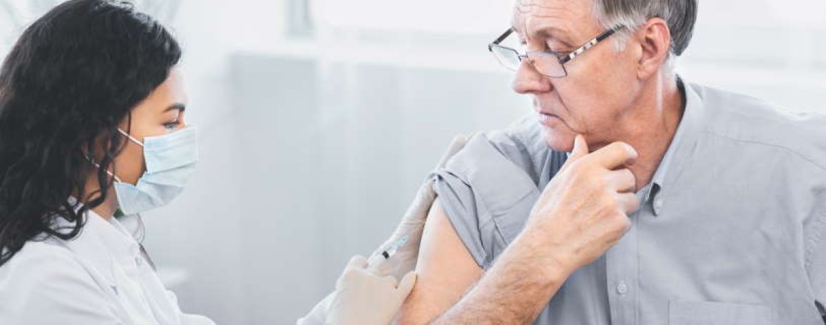 Vaccini antinfluenzali ad alto dosaggio protettivi per miocardite e pericardite in over 65