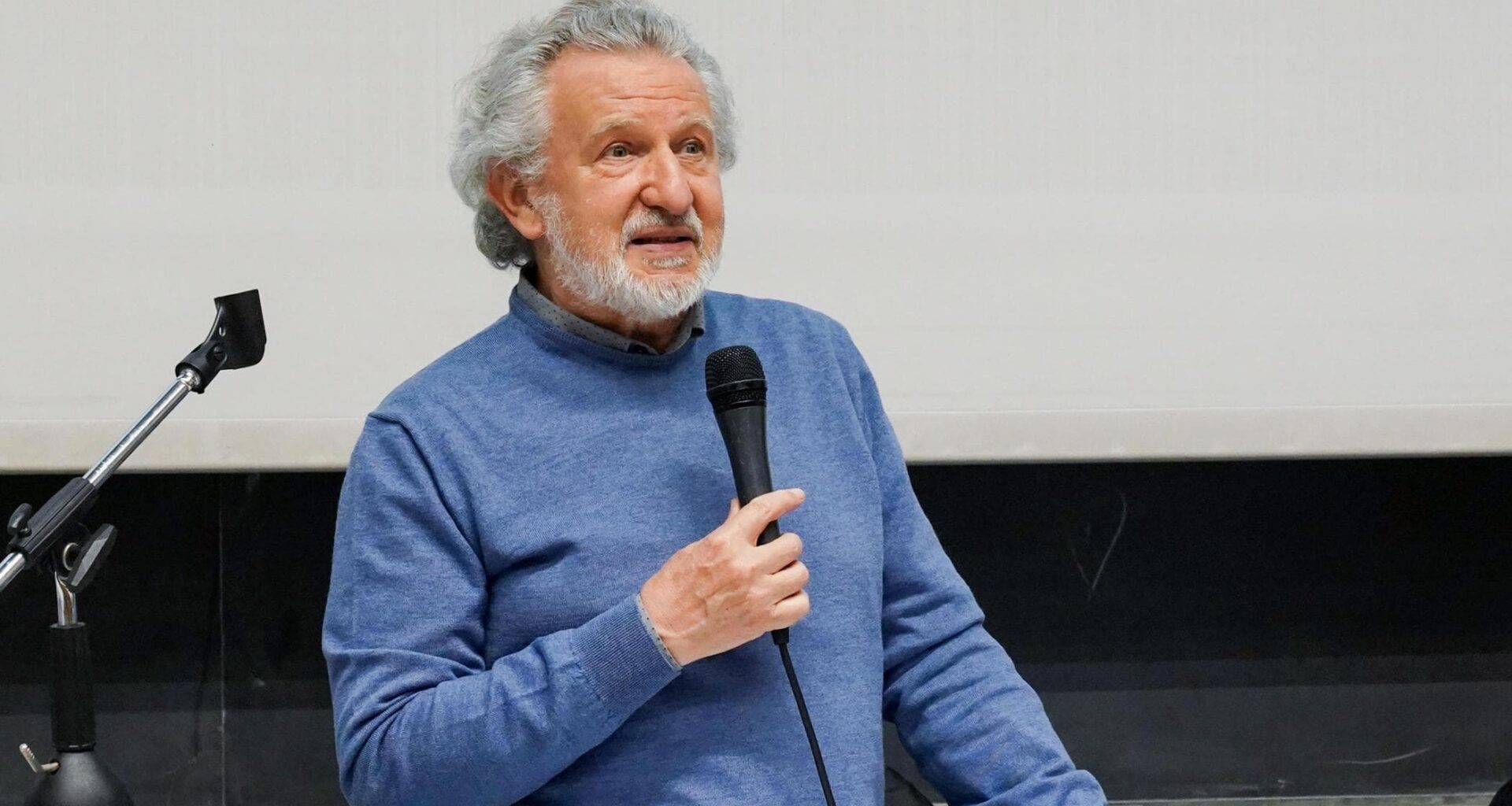 Meloni attacca Odifreddi per le parole su Kirk. Il professore: “Io contro le armi”