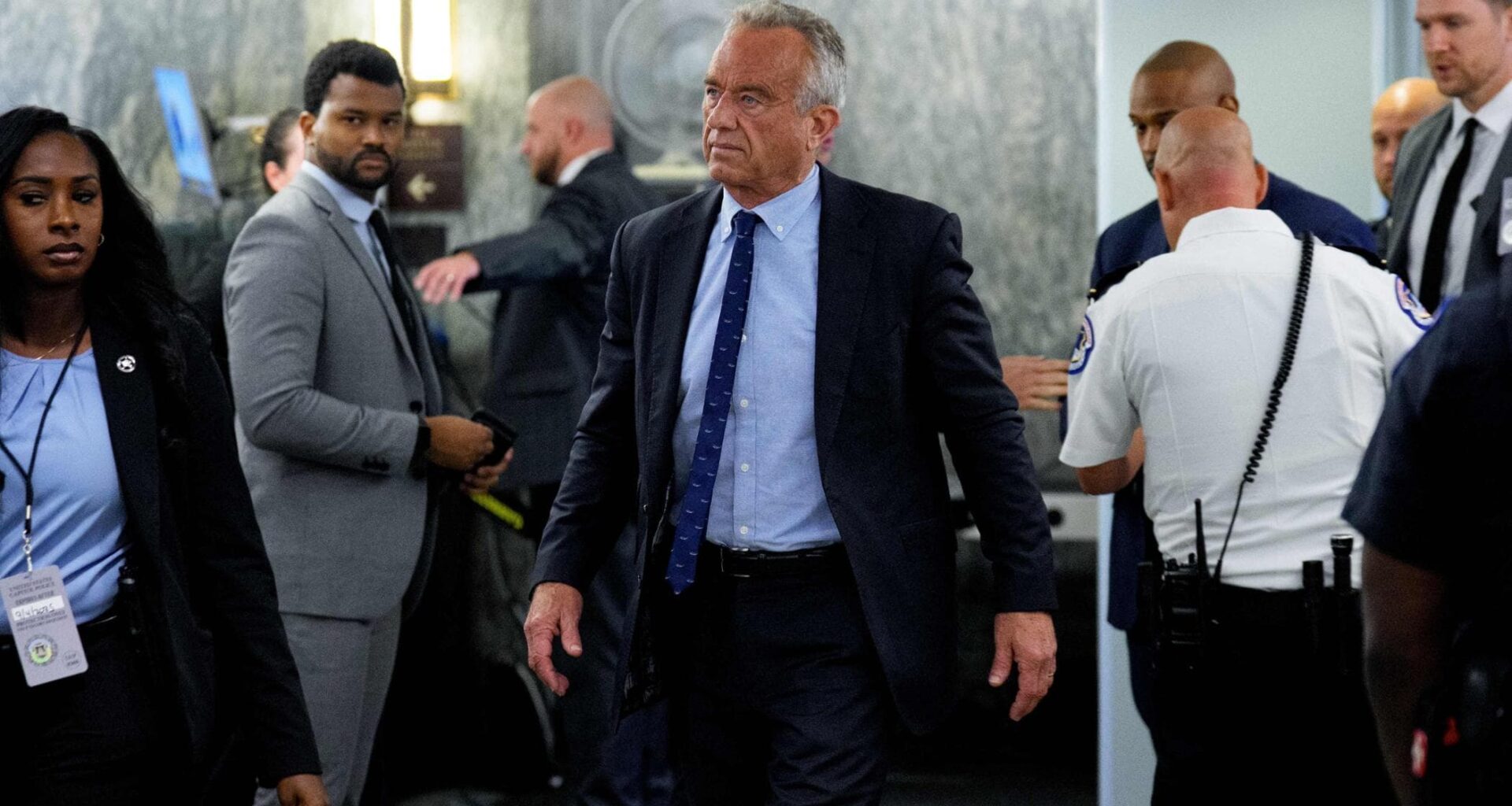 Kennedy difende i No vax, duro scontro al Senato Usa - la Repubblica