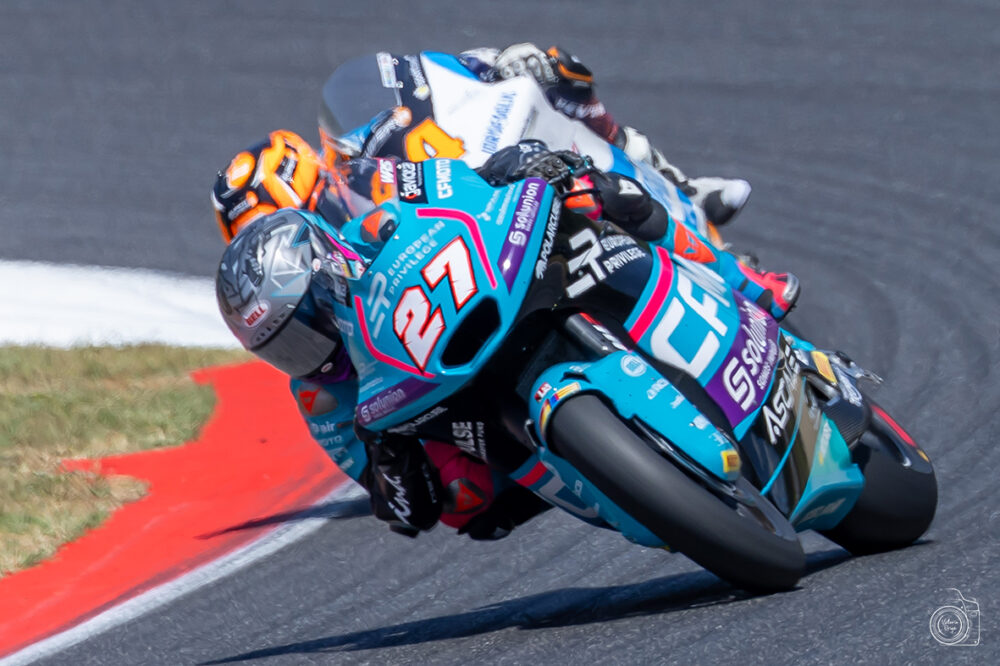 Moto2, Holgado domina il GP di Catalogna. Canet cade e Gonzalez allunga in classifica