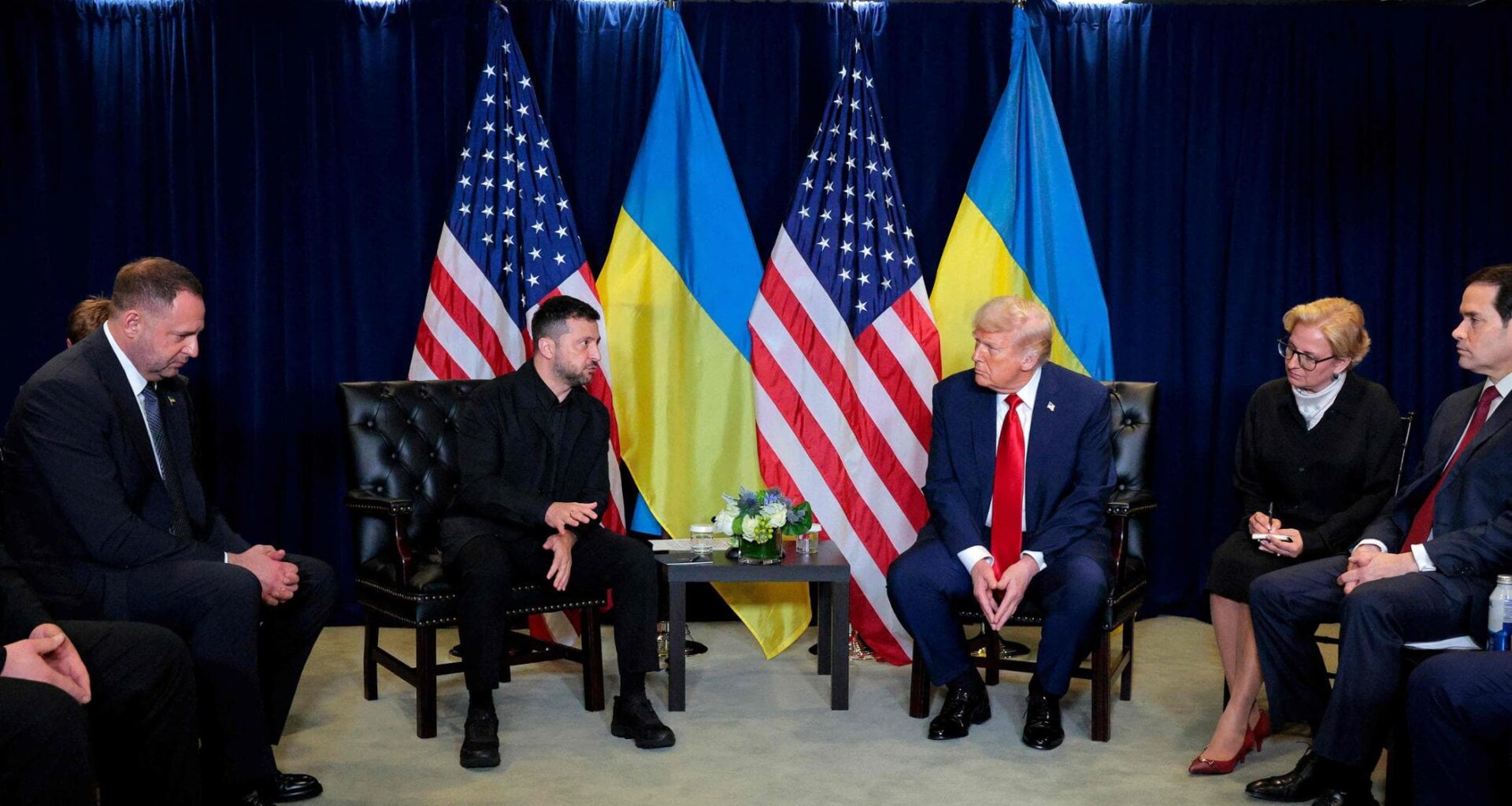 L’assist di Donald Trump a Kiev: “Zelensky grande uomo, si riprenda i territori” - la Repubblica
