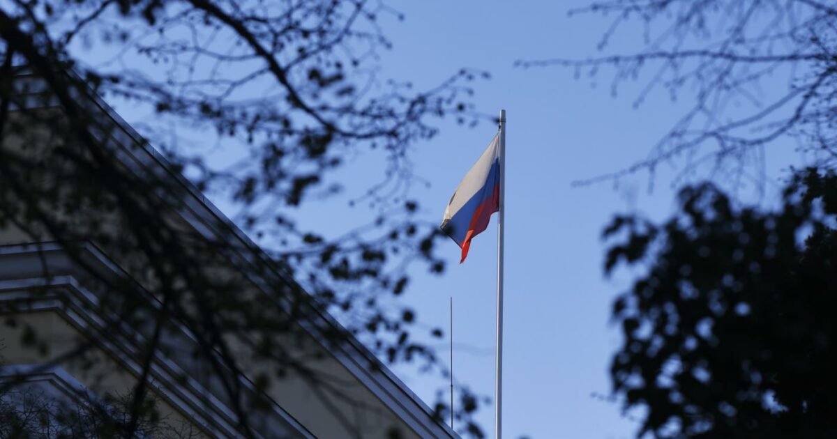 Drone sulla Romania, Mosca accusa Kiev: "Una provocazione". Trump: "Sanzioni Ue alla Russia troppo blande"