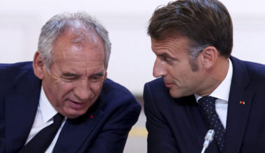 Francia nel caos politico: Macron cerca alleati per Bayrou, sfiducia vicina | Il Fatto Quotidiano