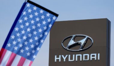 Usa, operazione anti-immigrazione in stabilimento Hyundai-LG: 450 lavoratori arrestati