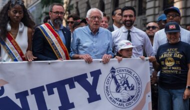 Sanders e Mamdani sfidano l'oligarchia statunitense dal palco di New York