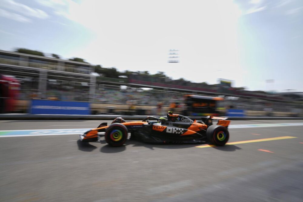 F1, Norris anticipa Piastri nelle FP1 di Baku. Leclerc in top3, distanti Antonelli (11°) ed Hamilton (13°)