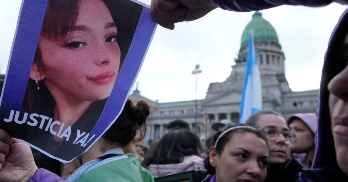 migliaia in piazza per tre giovani a Buenos Aires. "Morte per il disinteresse dello Stato"