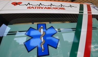 In moto contro il muro di una casa, muoiono a 18 e 19 anni - Ultima ora