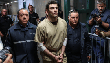 Stati Uniti, respinte le accuse di terrorismo nei confronti di Luigi Mangione