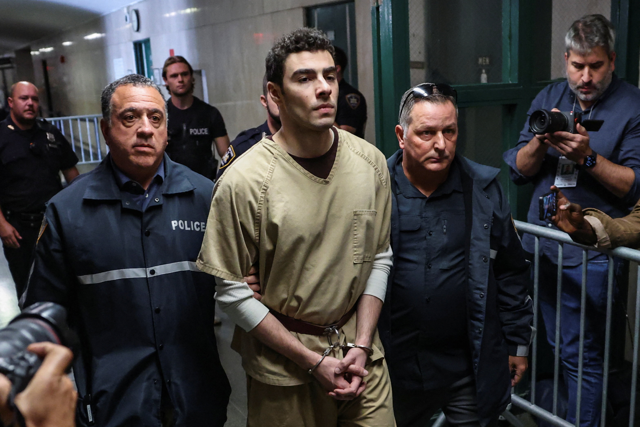Stati Uniti, respinte le accuse di terrorismo nei confronti di Luigi Mangione