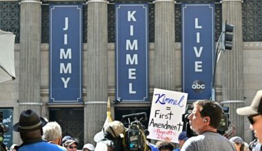 Jimmy Kimmel torna in tv e attacca l’amministrazione Trump
