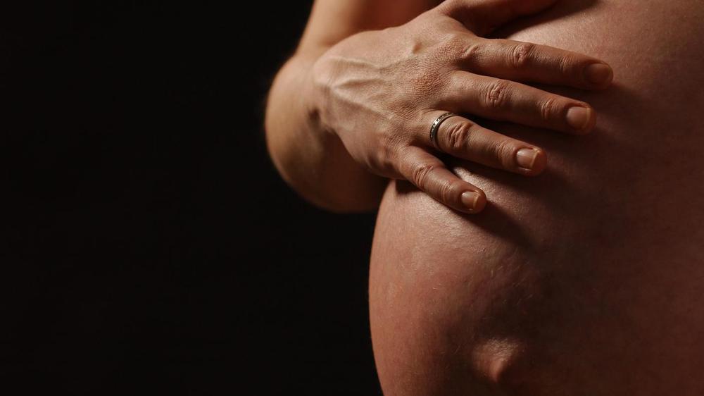 Il pesante conto dell’alcol in gravidanza