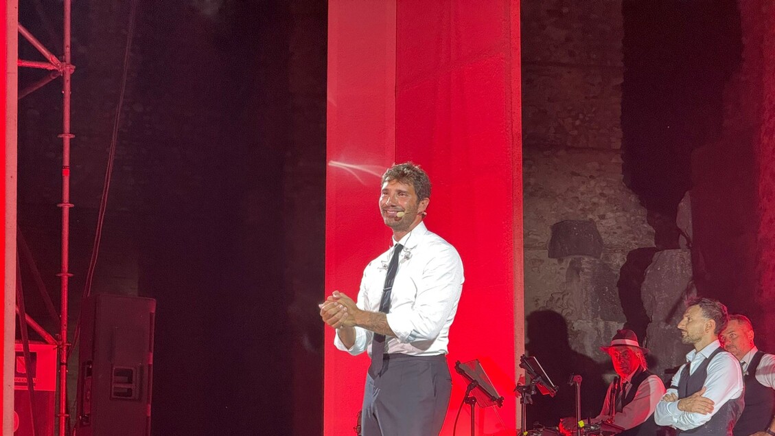 I video rubati a De Martino, si indaga per revenge porn - Notizie