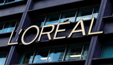 Armani, L'Oreal studierà con grande considerazione opportunità evocate in testamento