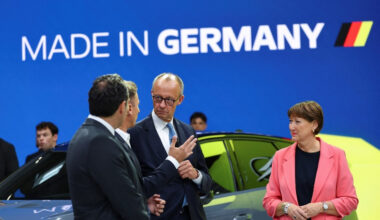 Germania, Merz promette sostegno ad automotive mentre cresce rivalità con Usa e Cina