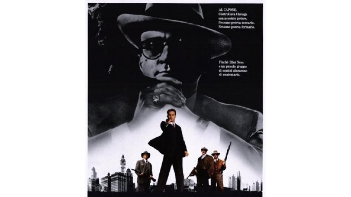 «Gli Intoccabili» su Iris : le protesi di Robert De Niro e la medaglia di Sean Connery, i 10 segreti