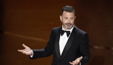 Usa, lo show di Jimmy Kimmel interrotto dopo i commenti su Kirk - Ultima ora