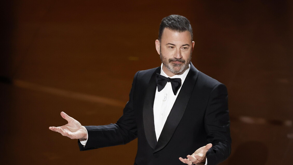 Usa, lo show di Jimmy Kimmel interrotto dopo i commenti su Kirk - Ultima ora