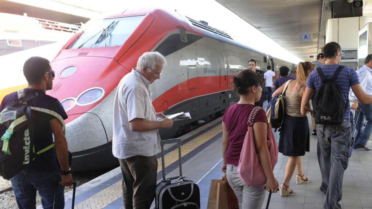 Alta velocità Roma-Napoli, guasto sulla linea: treni in «retromarcia» verso Termini, ritardi fino a 180 minuti