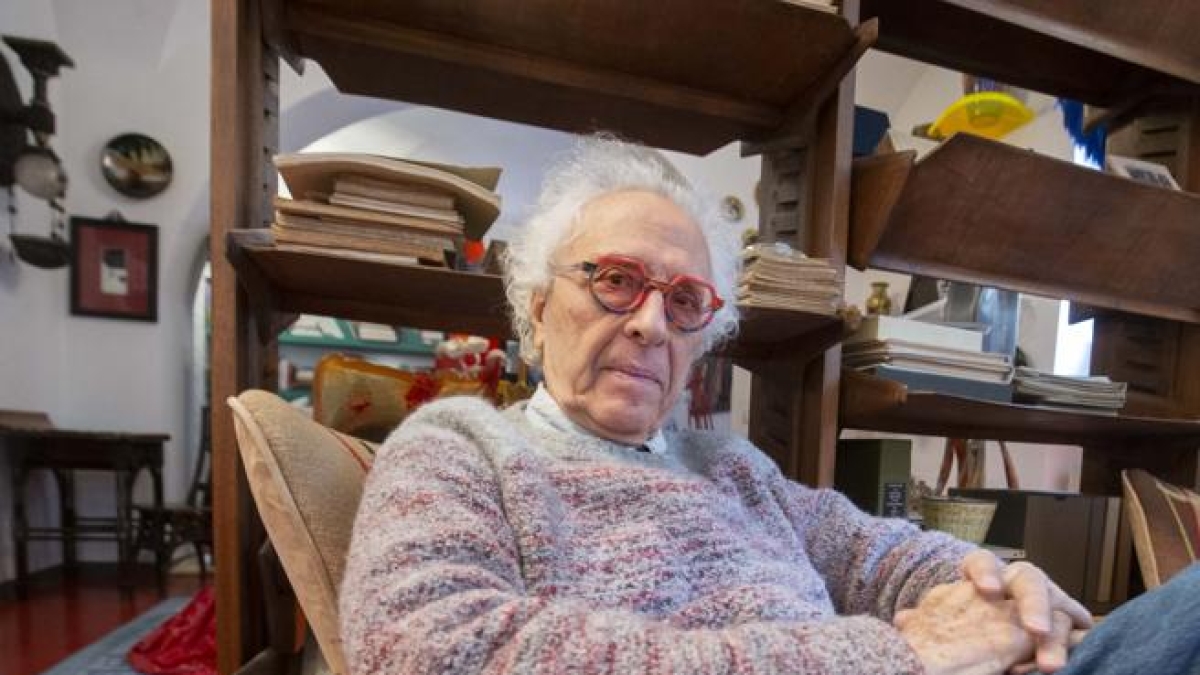 Mughini costretto a vendere la sua collezione di libri: «Non ho risparmi e da quando sono stato male nessuno mi fa lavorare in tv. Gli amici? Evaporati»