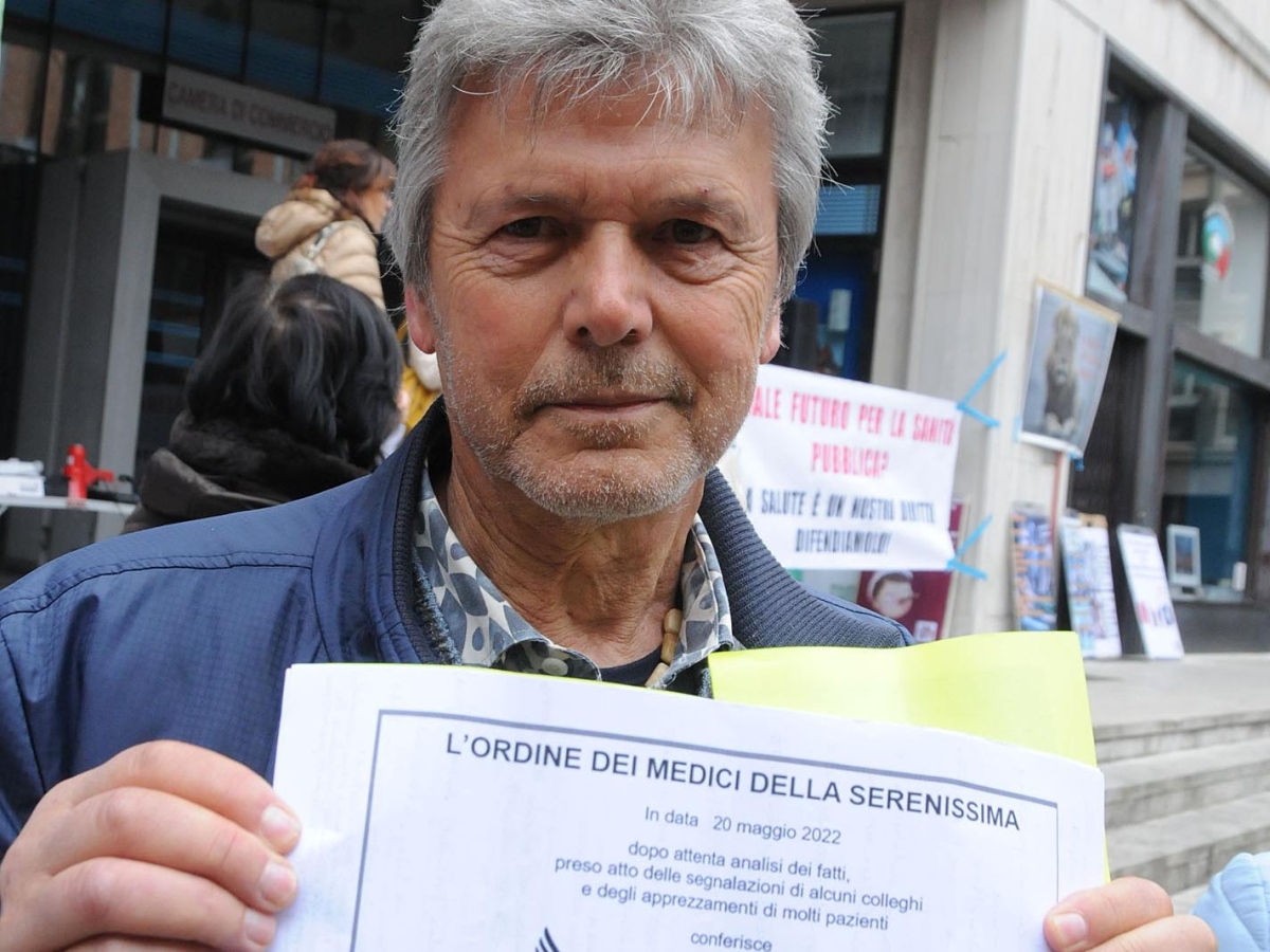 Covid, assolto il medico no vax Ennio Caggiano: «Suo diritto dare le esenzioni dai vaccini»