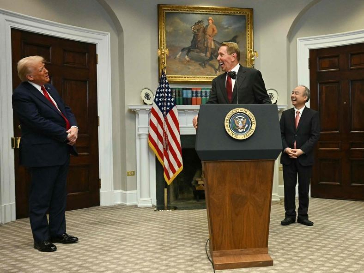 Larry Ellison scavalca Musk: il più ricco del mondo ha 81 anni e ha guadagnato 100 miliardi in un giorno (grazie a Trump)