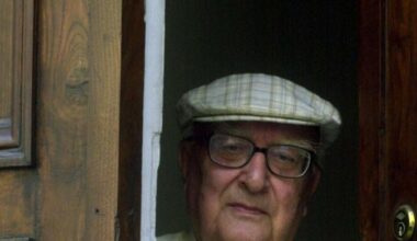 Andrea Camilleri nasceva 100 anni fa: gli inizi come regista teatrale, l'amata moglie Rosetta, 6 segreti