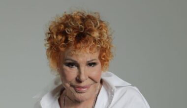 Ornella Vanoni compie 91 anni: il papà industriale, sognava di fare l'estetista, l'amore con Giorgio Strehler e Gino Paoli, 8 segreti