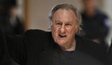 Gérard Depardieu rinviato a giudizio per stupro sull'attrice Charlotte Arnould. Rischia fino a 20 anni di carcere