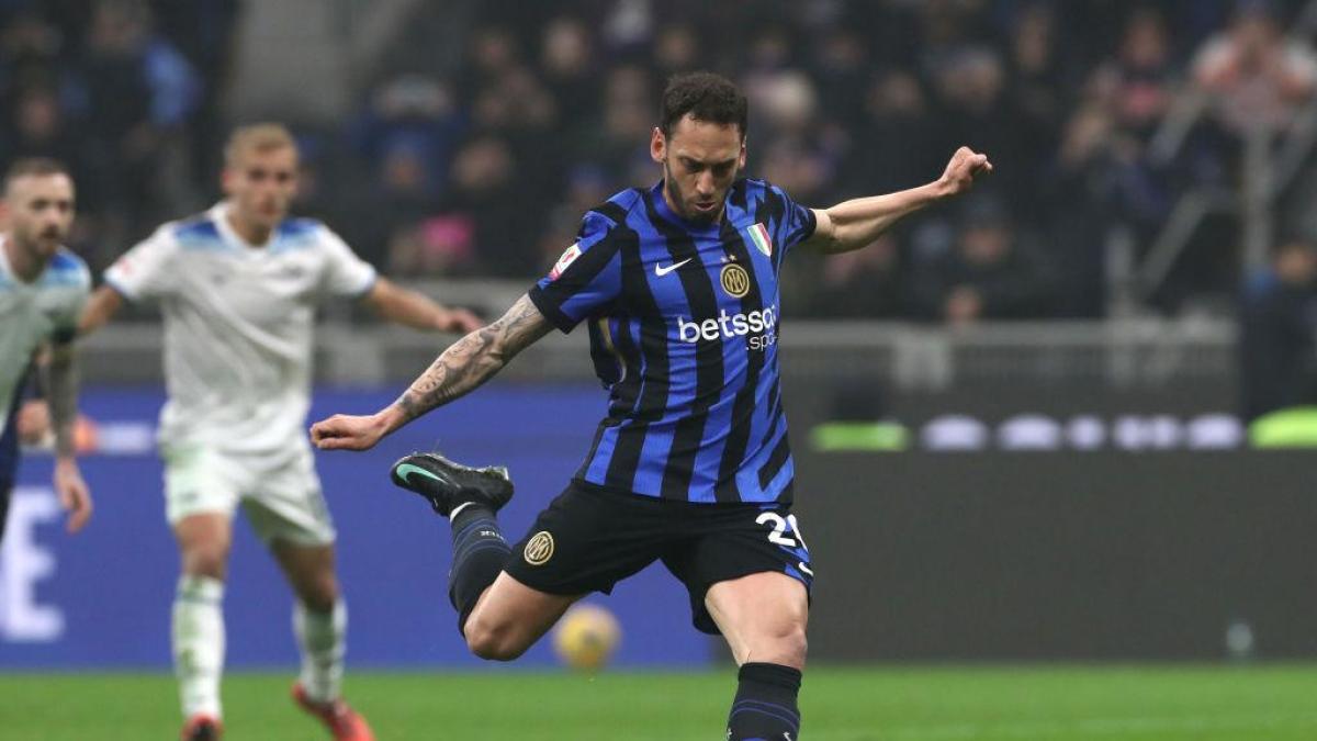 "Calhanoglu al Galatasaray? L'Inter ci ha detto no ma...": il tecnico Okan Buruk