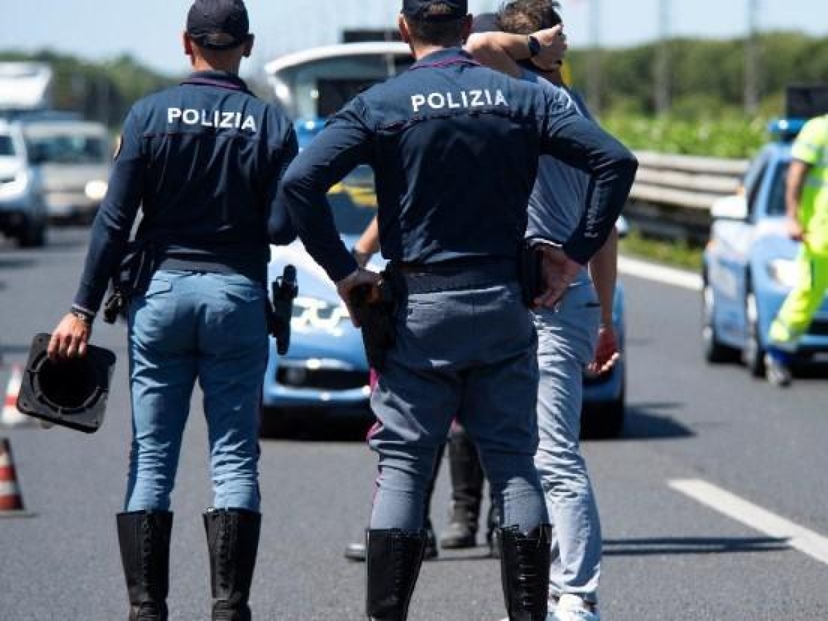 Incidente E45: tir travolge un camper in panne all'altezza di Resina Nord, vicino Perugia. Morta una bimba di 8 anni