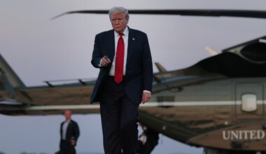 Trump tra inciampi, retromarce e fallimenti: la guerra «finita in 24 ore», l’Alaska, le minacce a vuoto