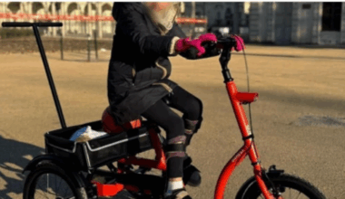 Torino, rubano il triciclo ortopedico ad una bimba disabile. L'appello del papà: «Ladri miserabili». Raccolti i fondi per comprarne uno nuovo