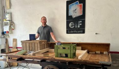 Firenze, il carretto dei libri usati in viale don Minzoni salvato da Mattia: «Amo il quartiere e questo lavoro»