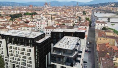 Firenze, come è nato il «cubo nero»? Palazzo Vecchio si preoccupò delle altezze ma il taglio all’ex Comunale fu «mini»