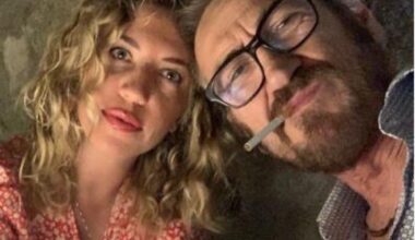 Marco Giallini con la compagna Giorgia Battisti sul red carpet di Venezia