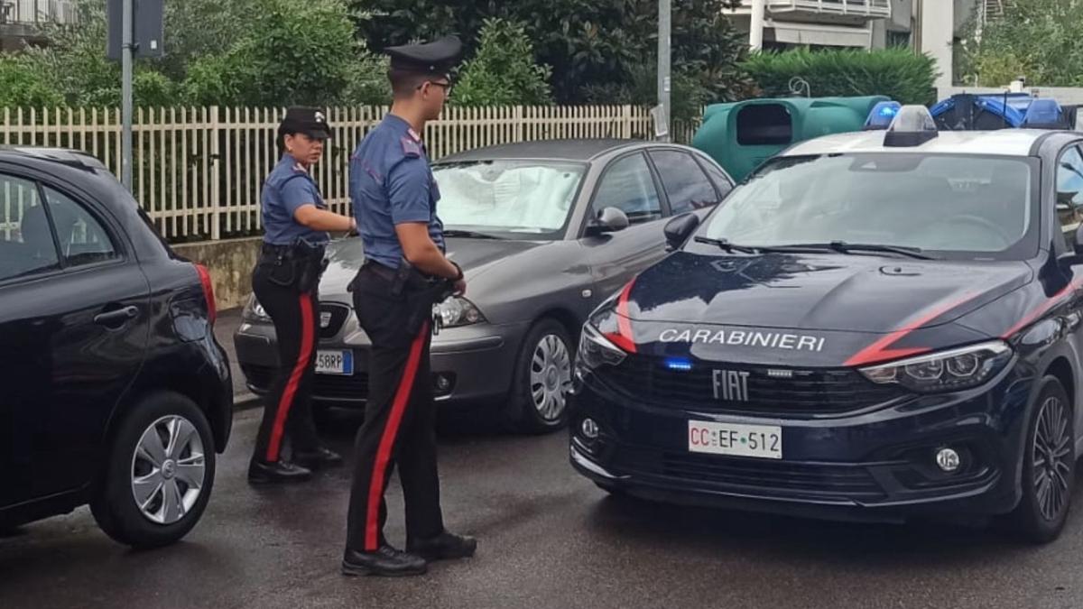 Sottomarina, turista tedesca porta fuori il cane: raffica di coltellate da un uomo col casco. Comunità sotto choc, è caccia all'aggressore