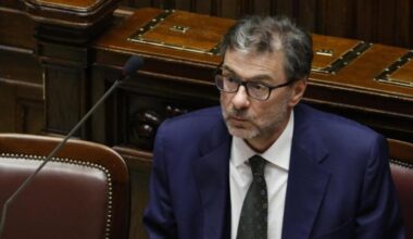 Manovra, Giorgetti frena su taglio Irpef al ceto medio e rottamazione: «Il quadro si è complicato»