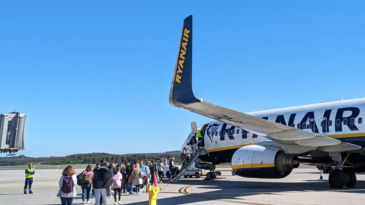 Low cost, lite Ryanair-aeroporti spagnoli: «Tasse eccessive, tagliamo i voli». La replica: «È estorsione»