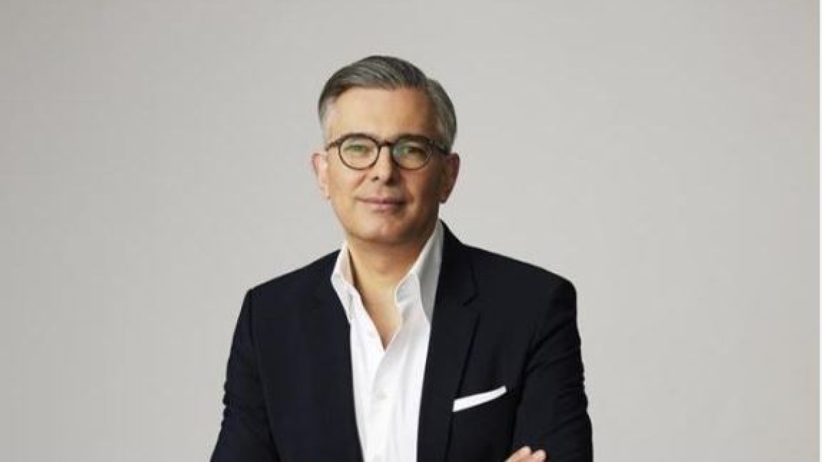 La moda in frenata e la parabola di Yoox: la proprietà tedesca licenzia 211 persone in Italia, tagli anche a Milano