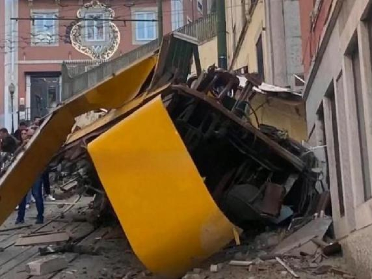 Portogallo, deraglia celebre funicolare di Lisbona: morti e feriti