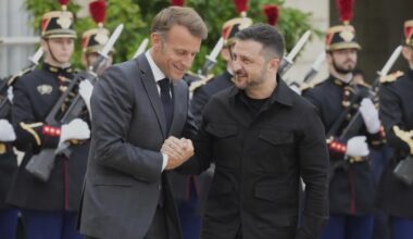 I volenterosi a Parigi per le garanzie a Kiev: più sostegno militare e articolo 5 della nato