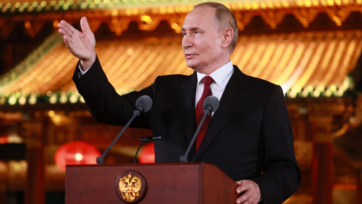 Putin: Zelensky venga a Mosca. E Trump promette nuovi colloqui