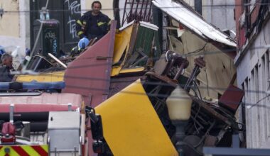 Lisbona, l'incidente della funicolare: 17 morti. Cosa sappiamo: l'ipotesi del cavo spezzato e i rischi segnalati dagli operai. «Avevano ragione»