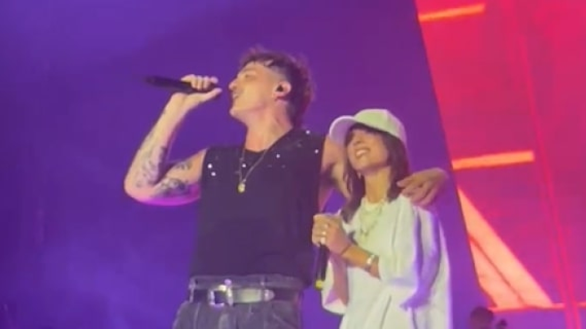 Angelina Mango torna sul palco a sorpresa: ospite del concerto di Olly a Milano. «Mi siete mancati»