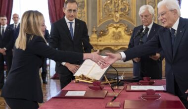Giorgia Meloni: «Ecco perché ho giurato con un tailleur Armani»