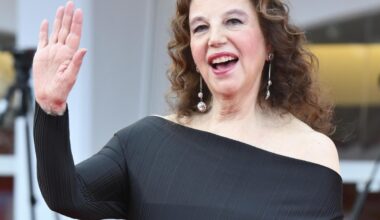 Stefania Sandrelli: «Seppi da mia zia che Paoli era sposato. A Playboy volevano pezzi di gluteo e pelini, dissi che non ero un pollo arrosto»