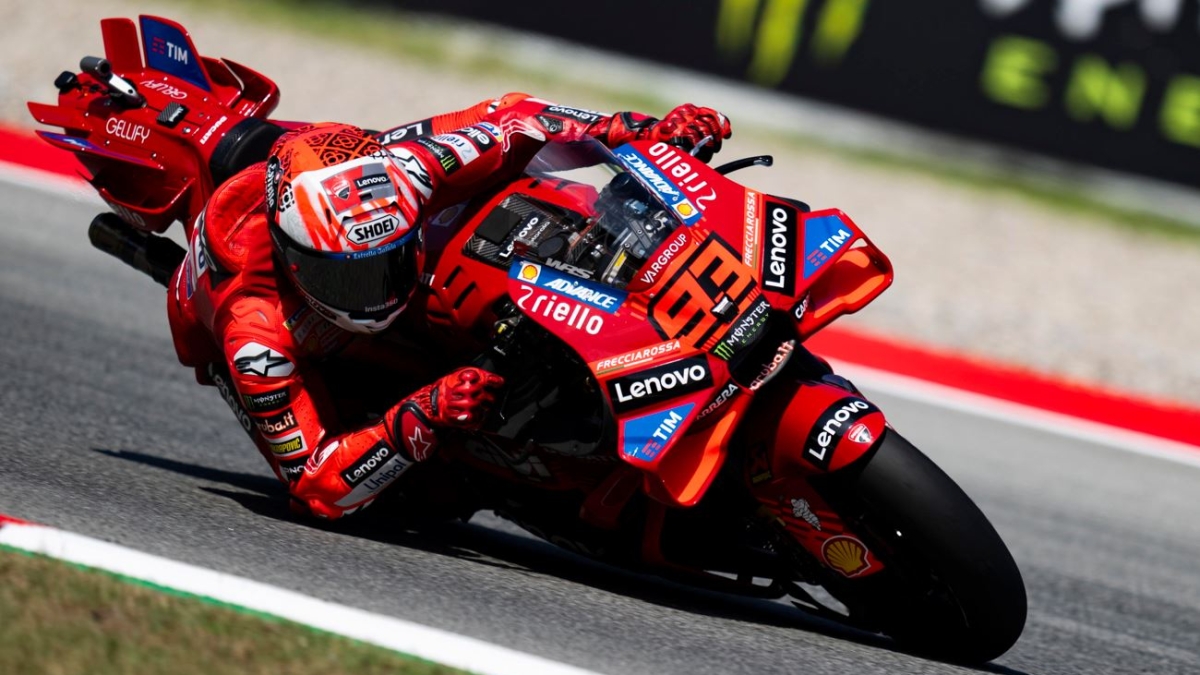 MotoGp, Gp di Catalogna a Barcellona, la Sprint Race in diretta: Alex Marquez cade da solo e così Marc Marquez vince su Quartararo e Di Giannantonio. Alla Ducati il titolo costruttori 2025