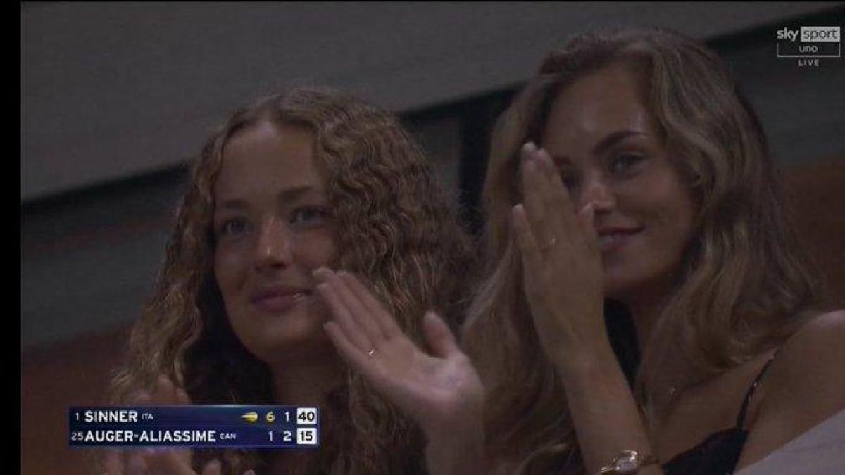 Sinner, Laila Hasanovic in tribuna contro Auger Aliassime